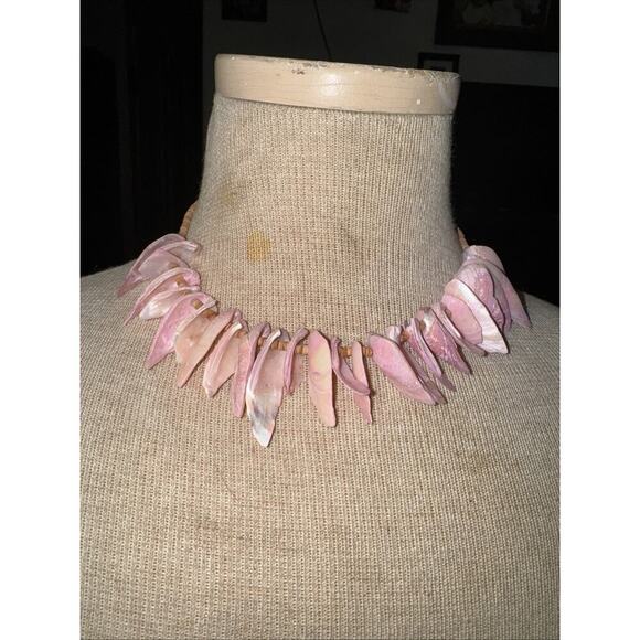 -NECKLACE Vintage 16.5" Shell  Choker, Screw Barrel Clasp - Picture 6 of 7